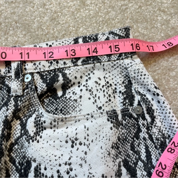 BlankNYC Skirt Womens 29 Black White Snakeskin Python Print Denim Mini Cotton - Picture 7 of 9